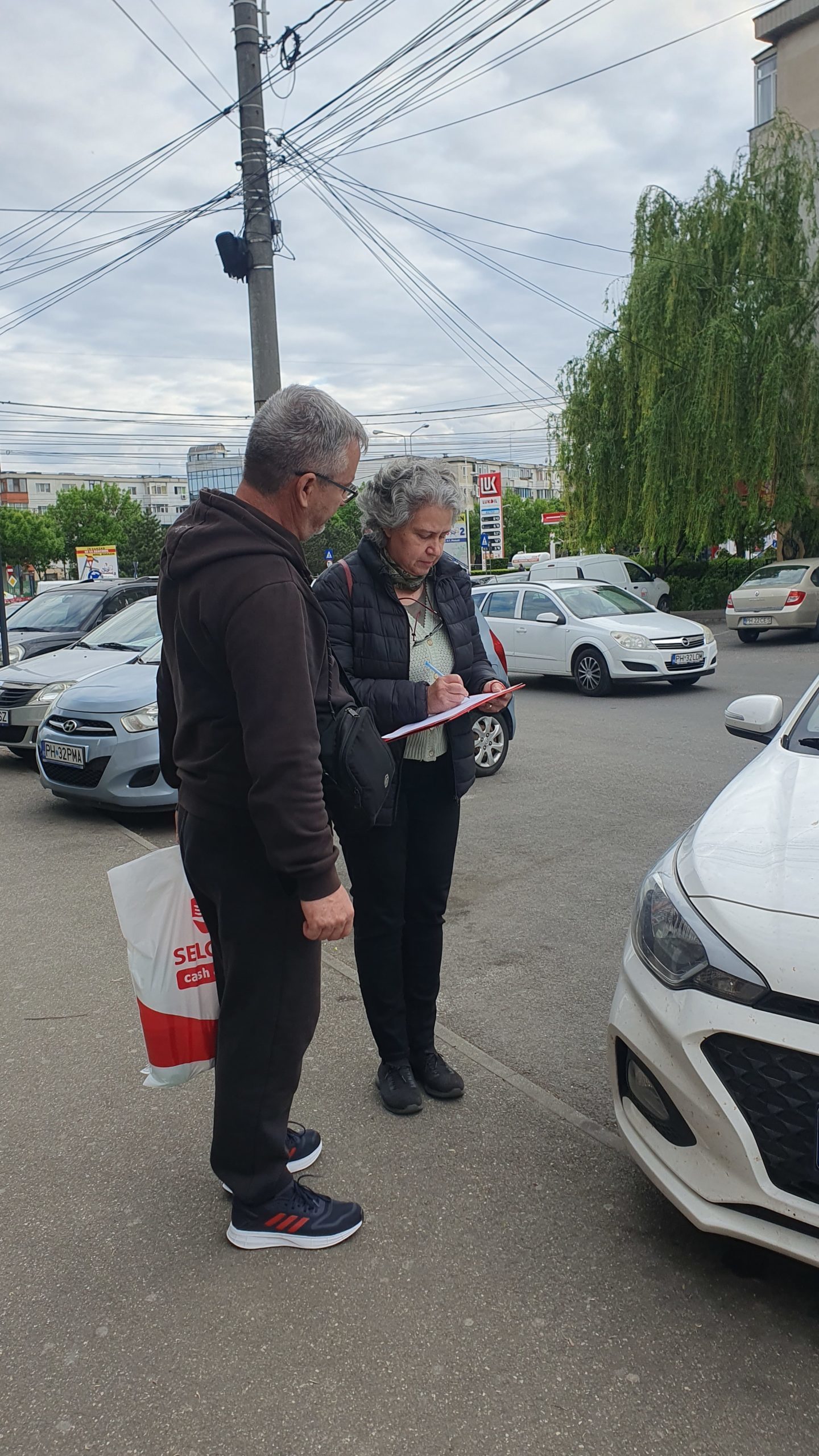 Petiția traseu TCE strângere de semnături în strada