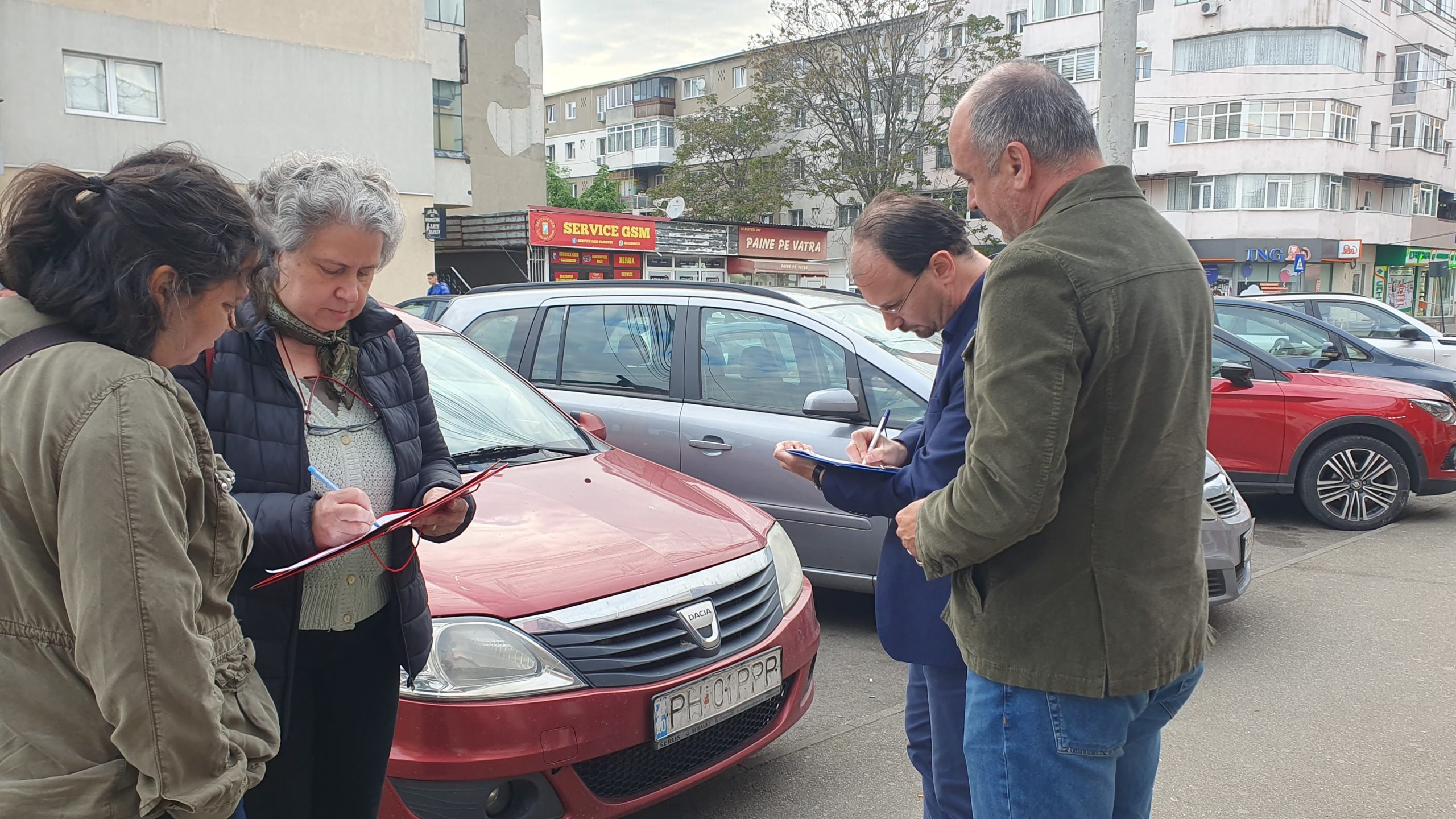 Petiția traseu TCE strângere de semnături în strada